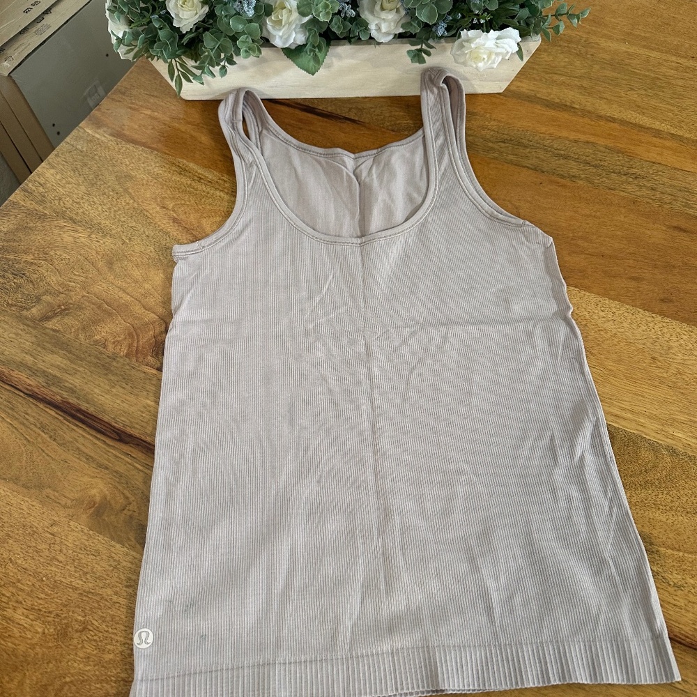 Lululemon gym tank. Size M